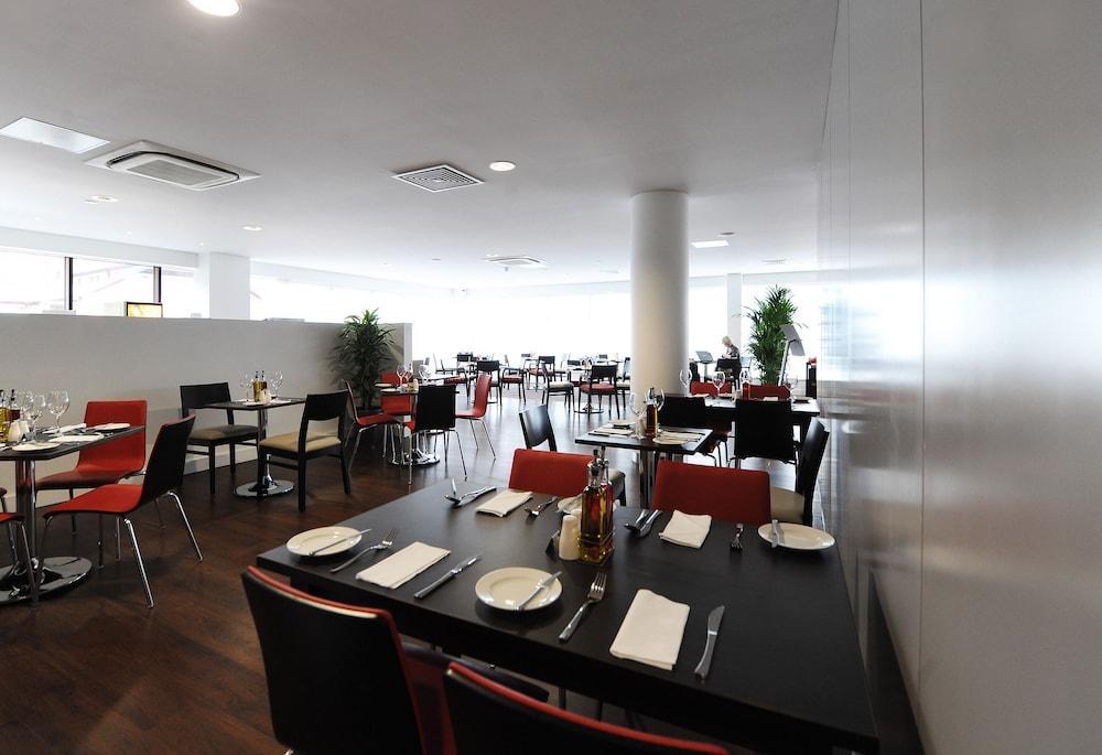 Holiday Inn London Luton Airport By Ihg Eksteriør bilde