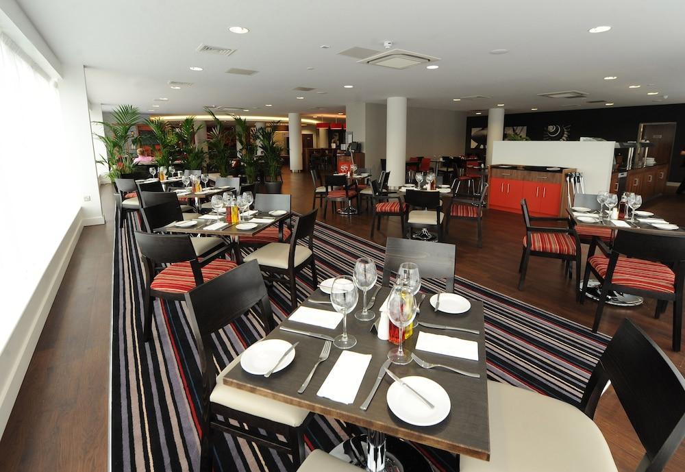 Holiday Inn London Luton Airport By Ihg Eksteriør bilde