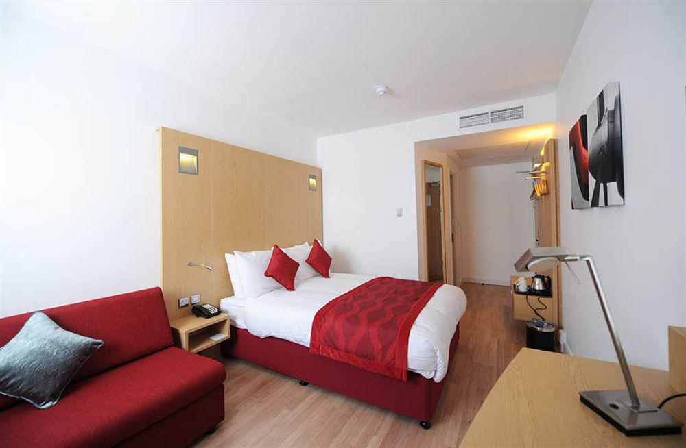 Holiday Inn London Luton Airport By Ihg Eksteriør bilde