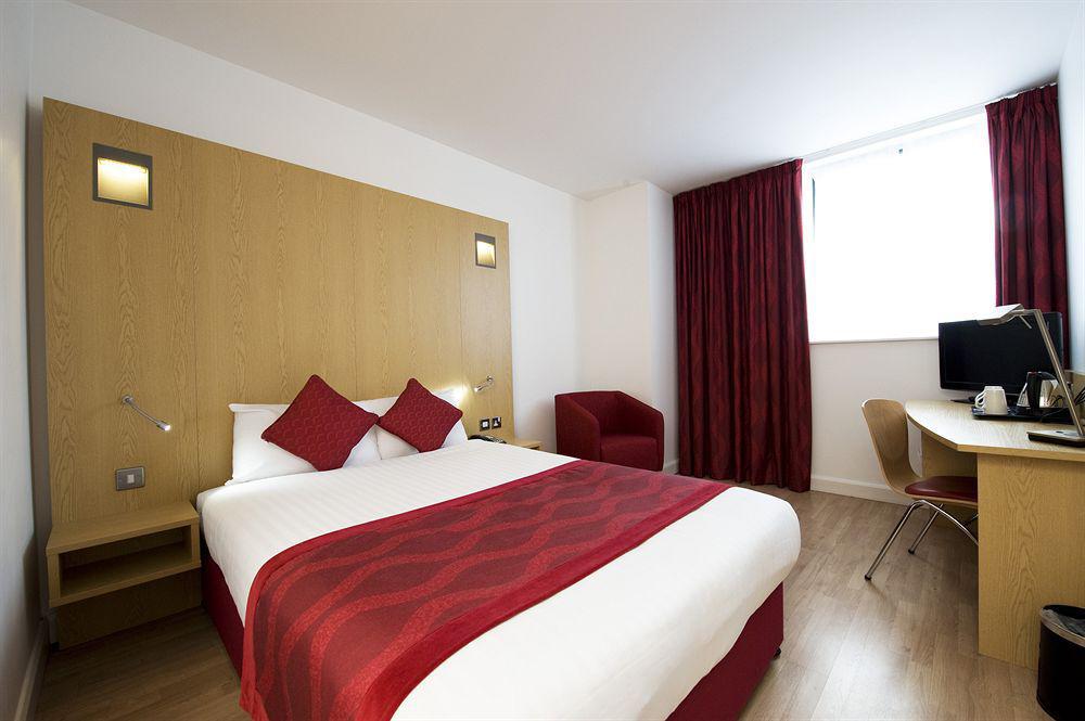Holiday Inn London Luton Airport By Ihg Eksteriør bilde