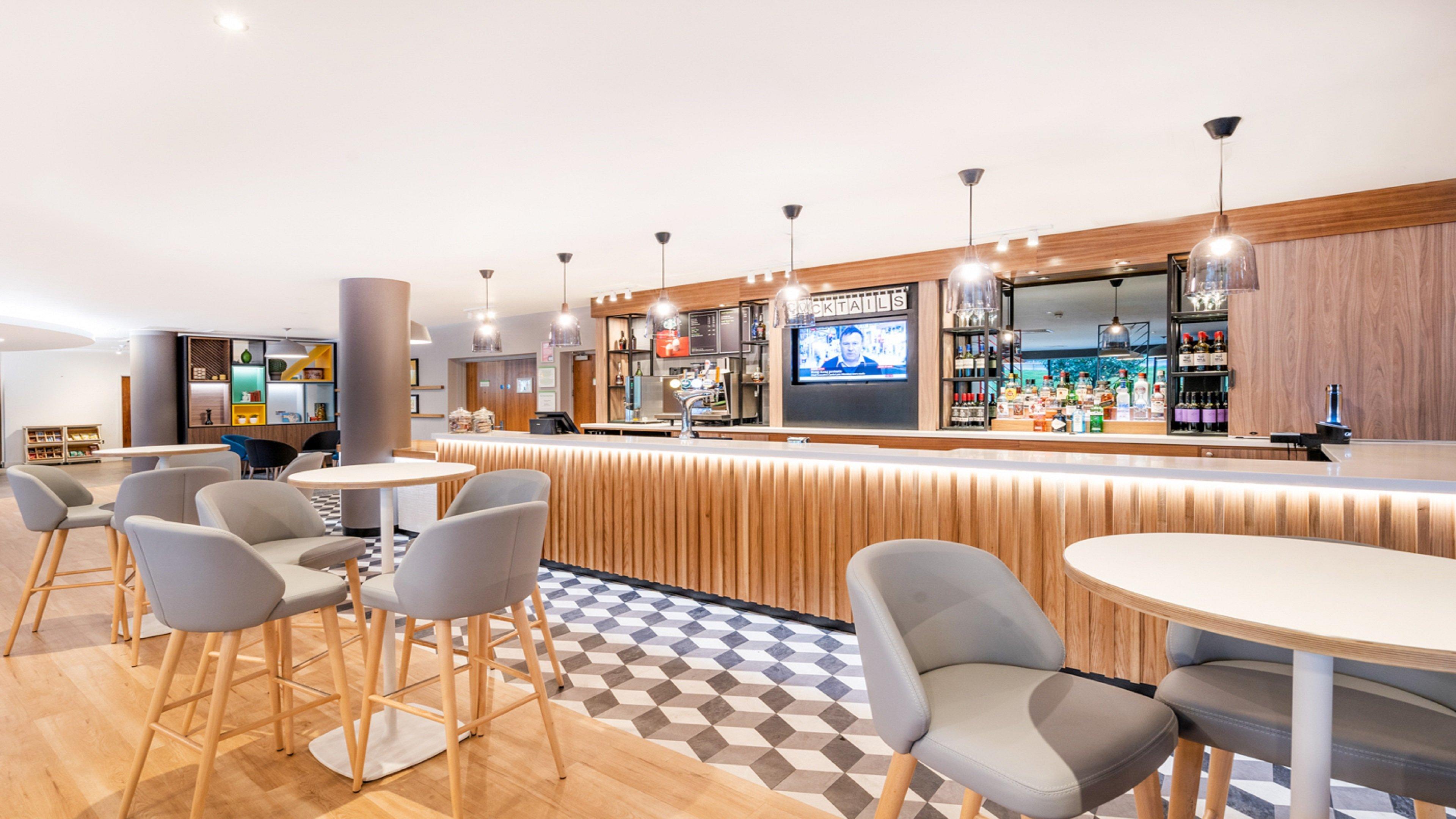 Holiday Inn London Luton Airport By Ihg Eksteriør bilde