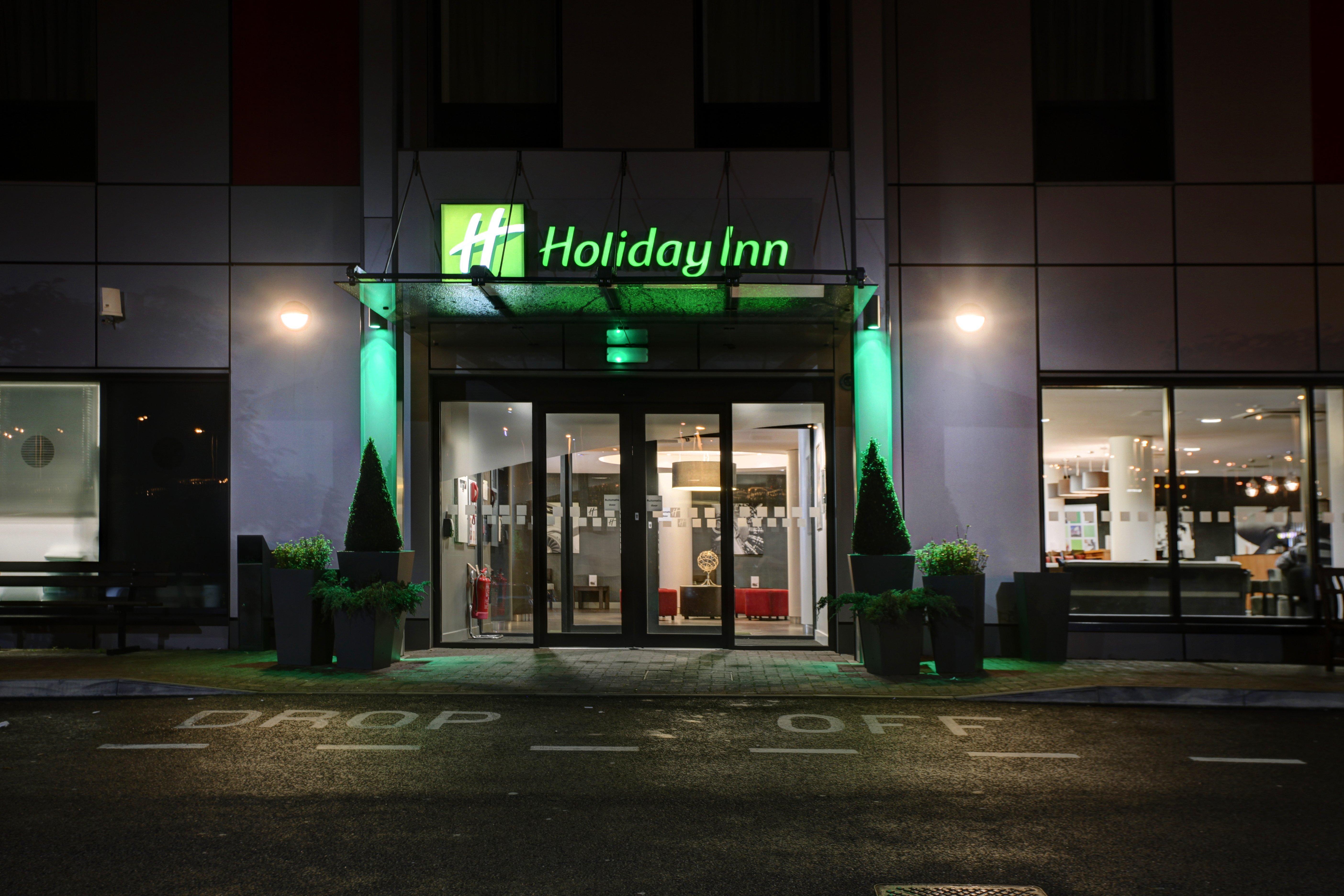Holiday Inn London Luton Airport By Ihg Eksteriør bilde