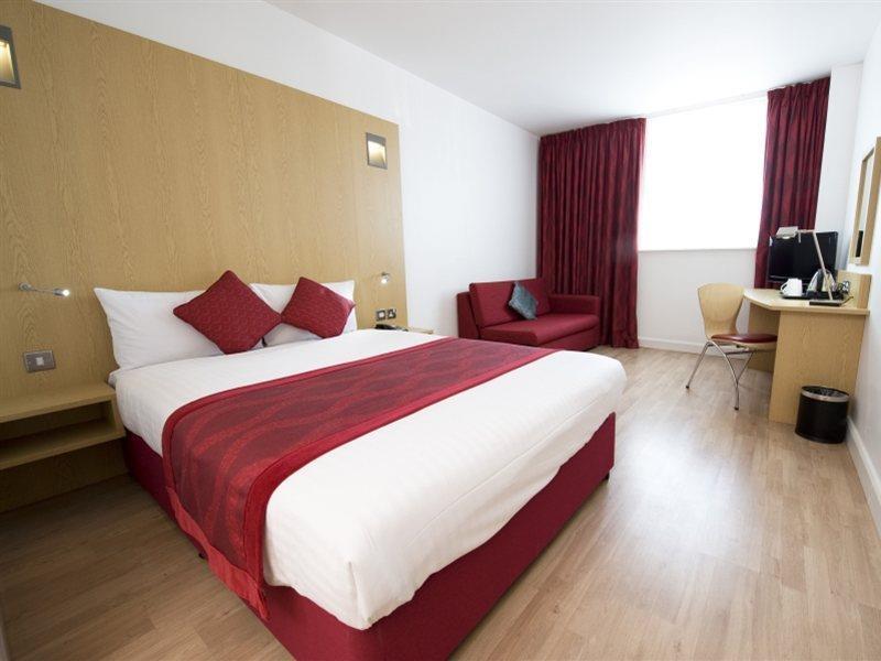 Holiday Inn London Luton Airport By Ihg Eksteriør bilde