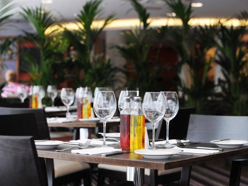 Holiday Inn London Luton Airport By Ihg Eksteriør bilde