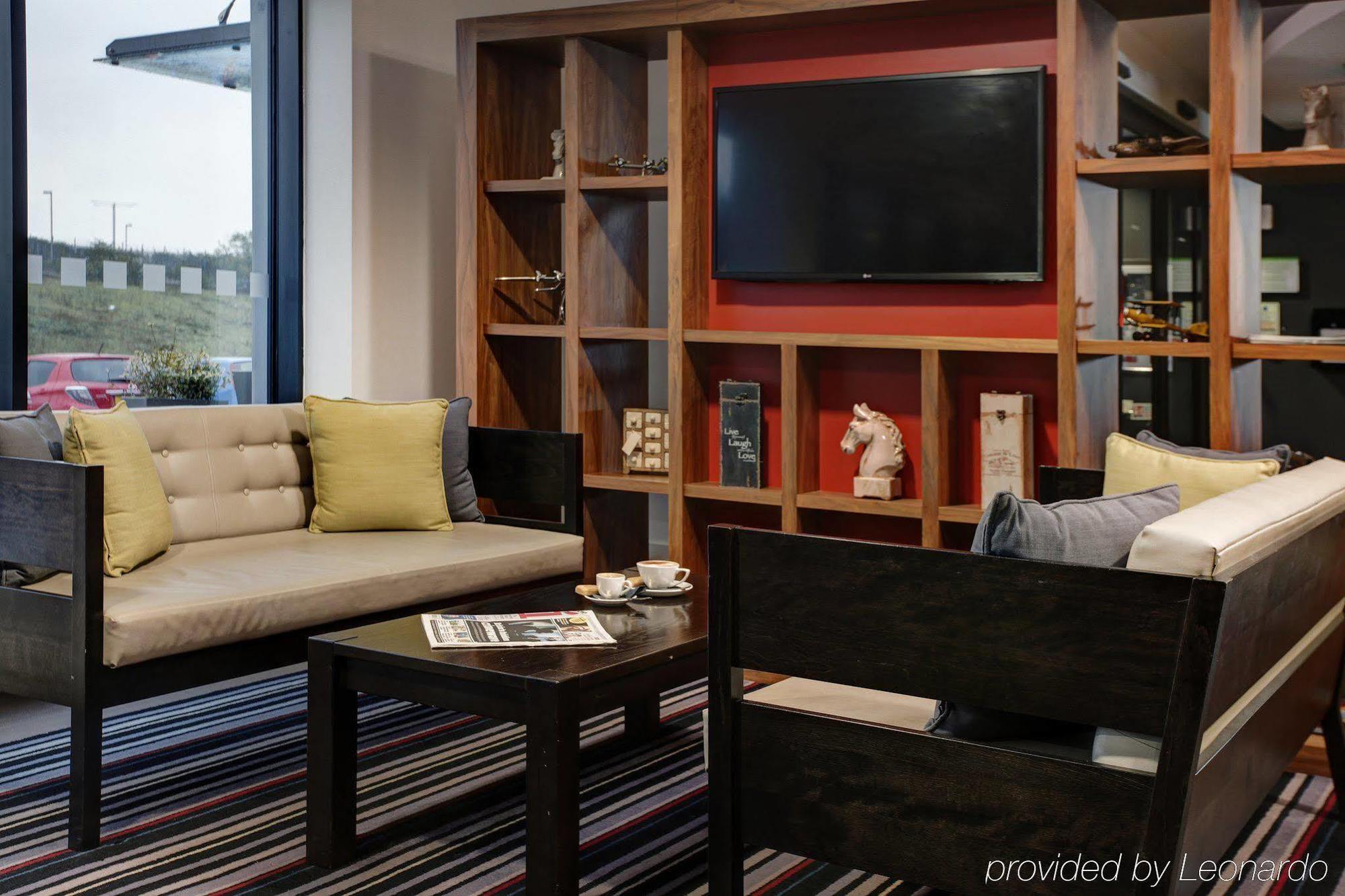 Holiday Inn London Luton Airport By Ihg Eksteriør bilde